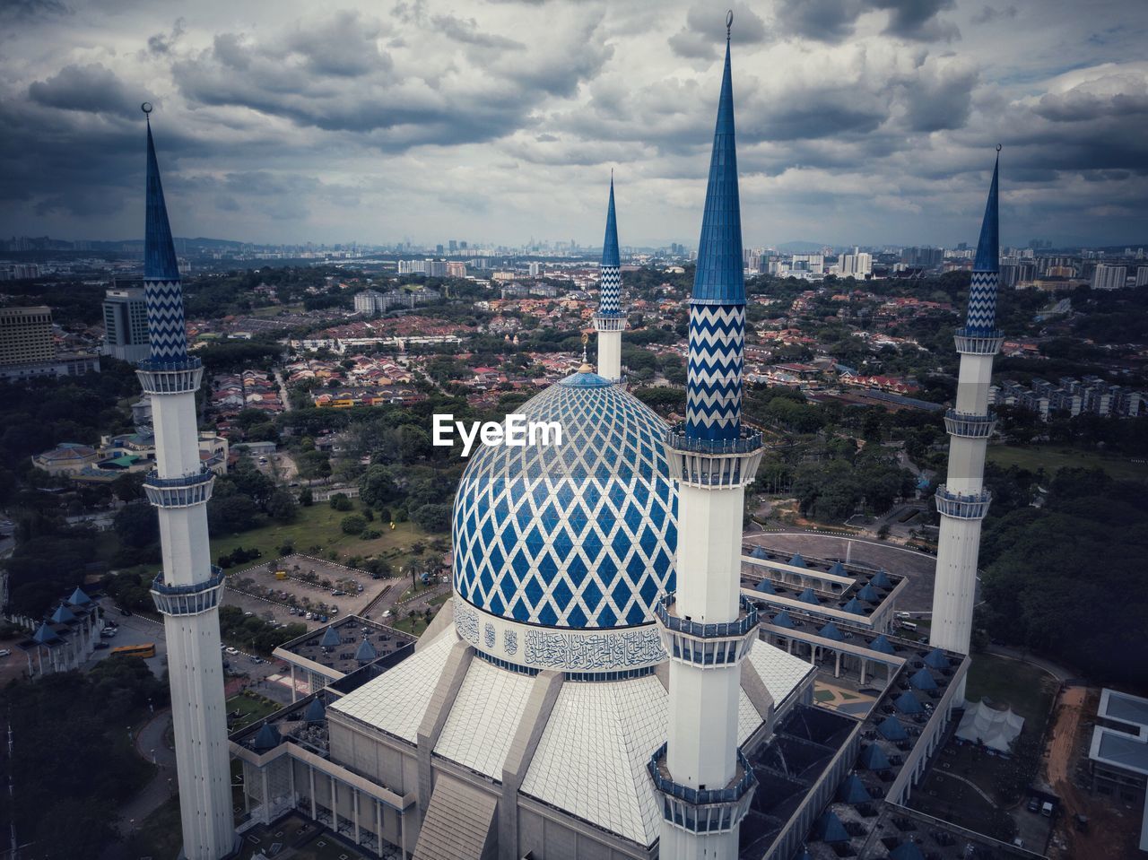 AERIAL VIEW OF BUILDINGS AGAINST SKY