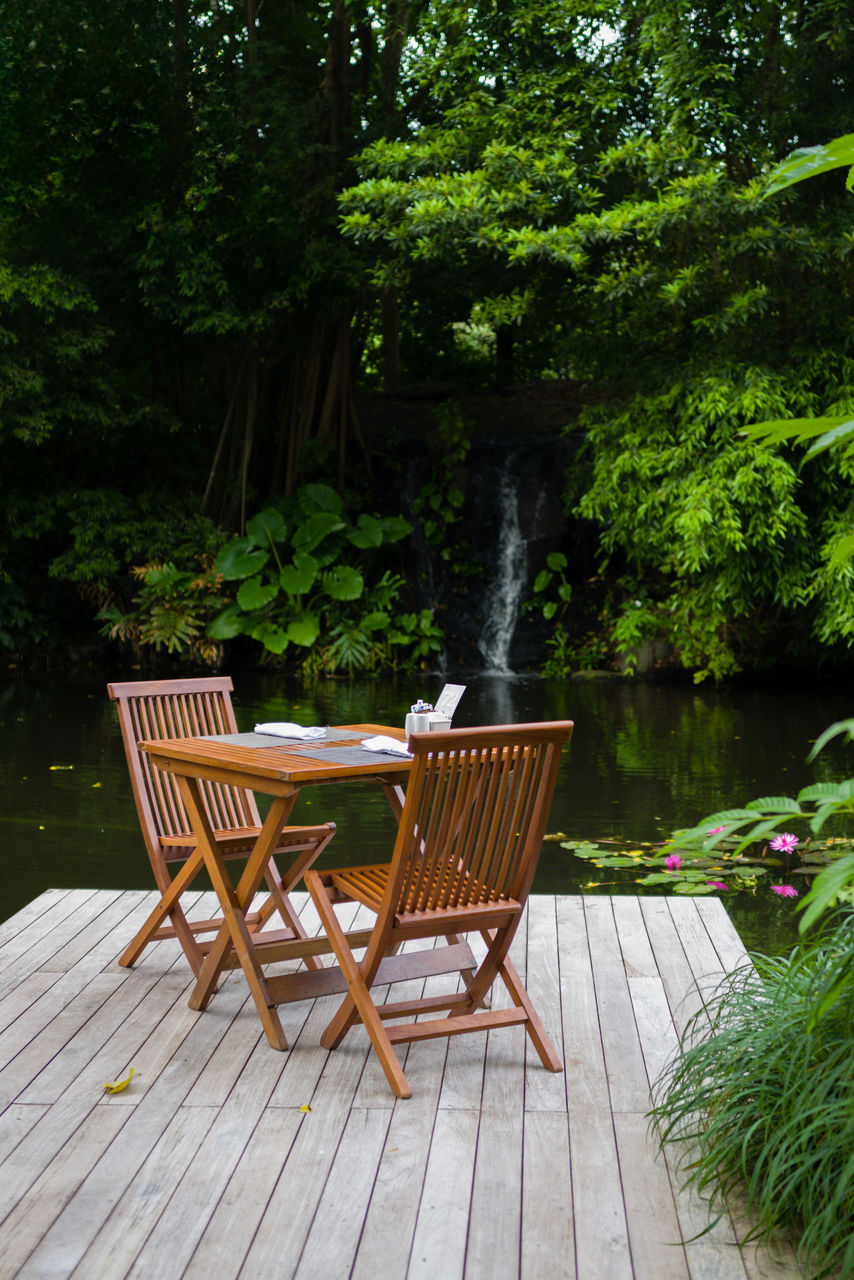 Table and chairs in the tropical surroundings