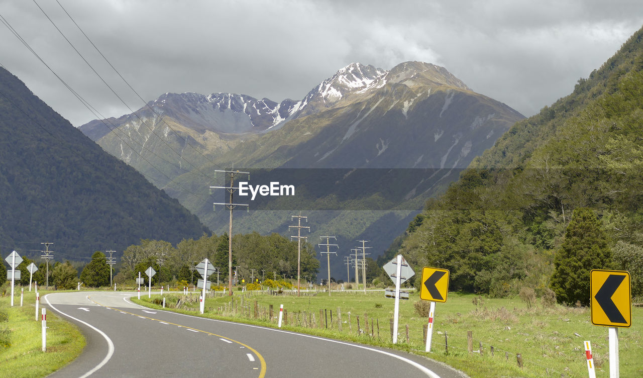 Roadside scenery around arthurs pass in the south alps of new zealand