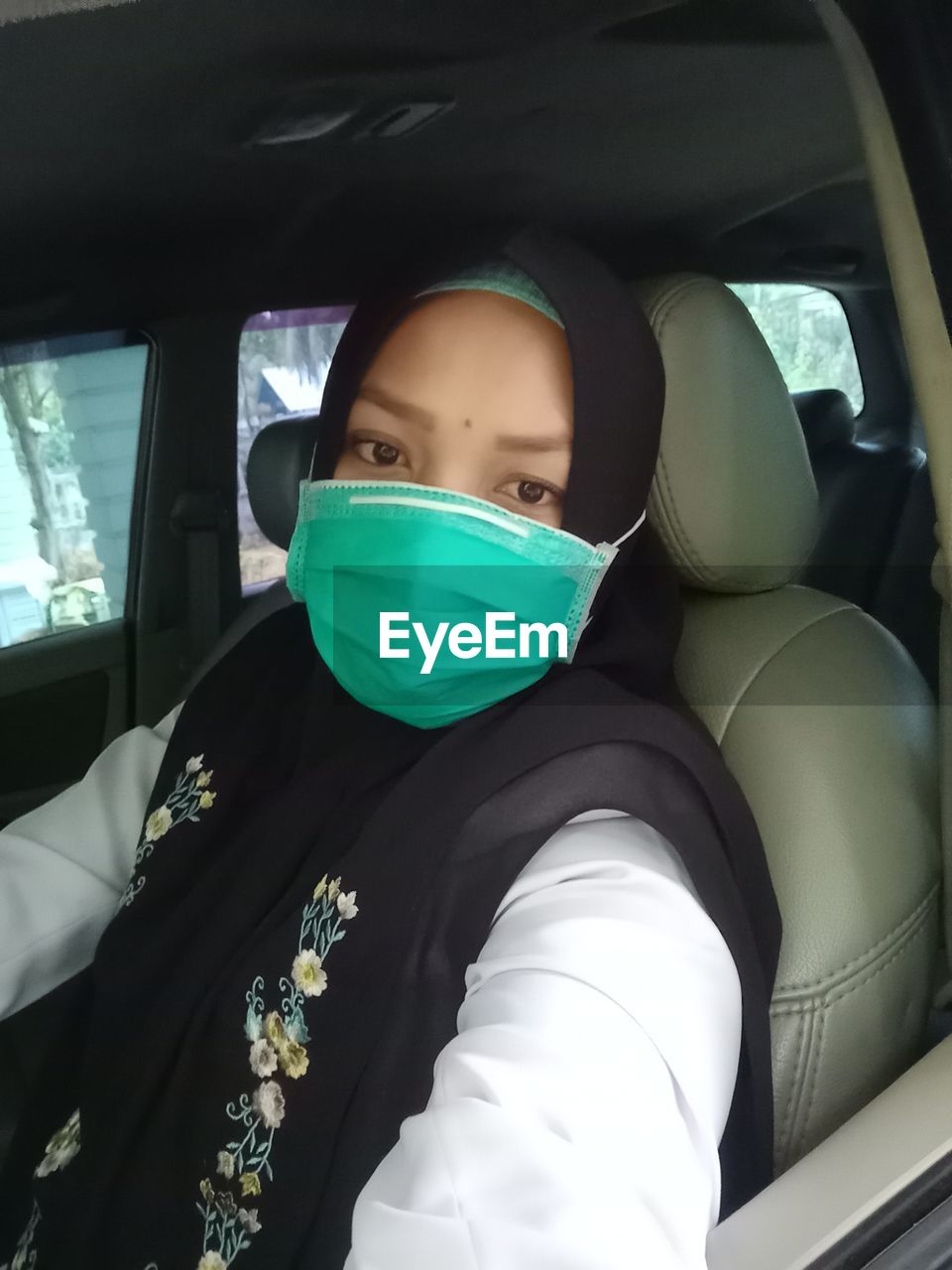 PORTRAIT OF WOMAN IN CAR