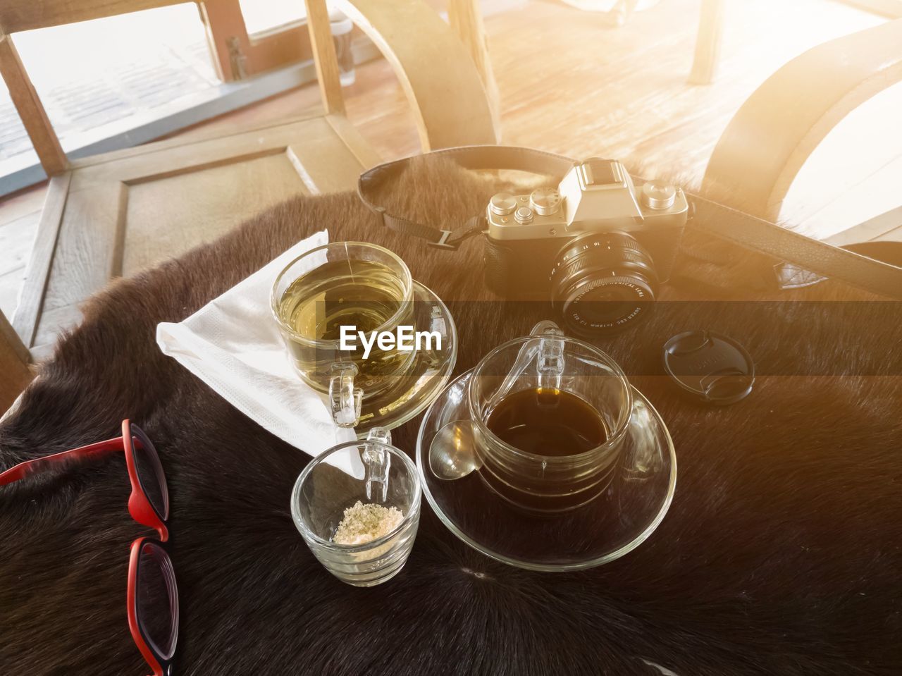 HIGH ANGLE VIEW OF WINE GLASSES ON TABLE AT HOME