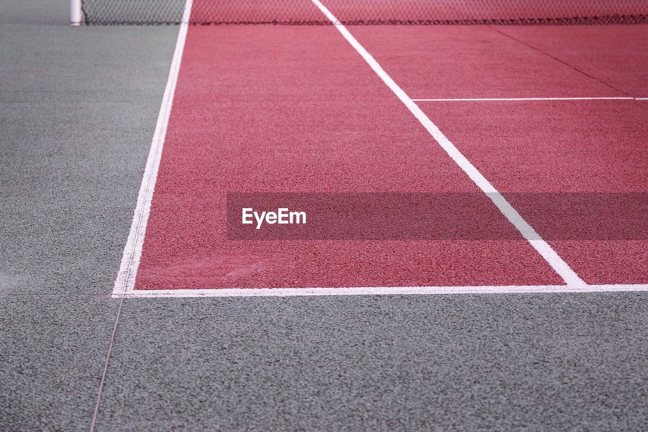Surface level of tennis court