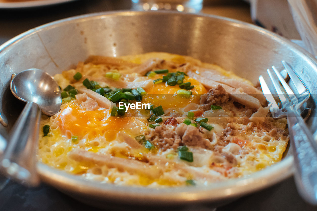 CLOSE-UP OF MEAL SERVED IN BOWL