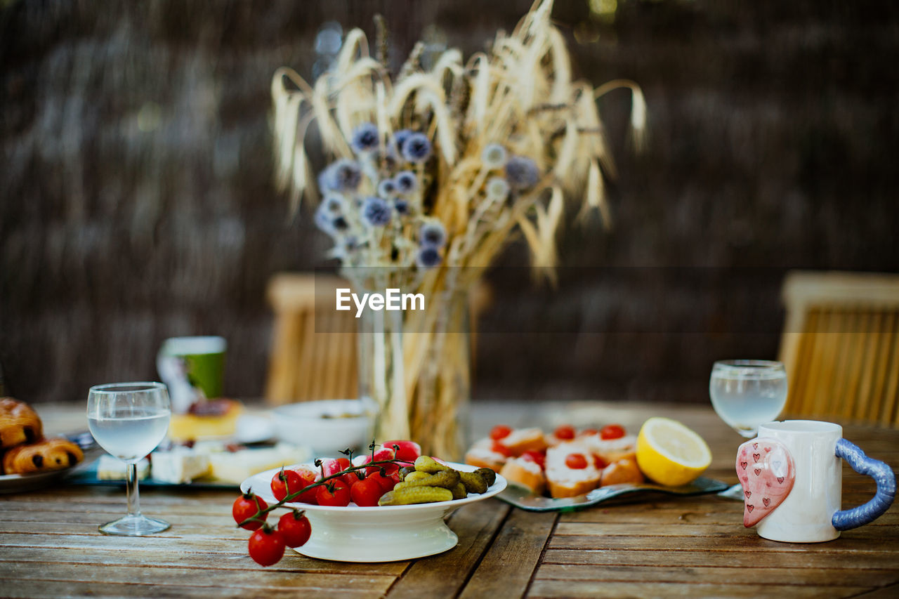 VARIOUS FRUITS ON TABLE AT HOME