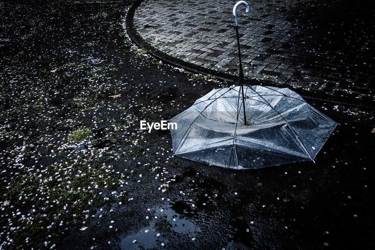 HIGH ANGLE VIEW OF RAINDROPS ON WET METAL