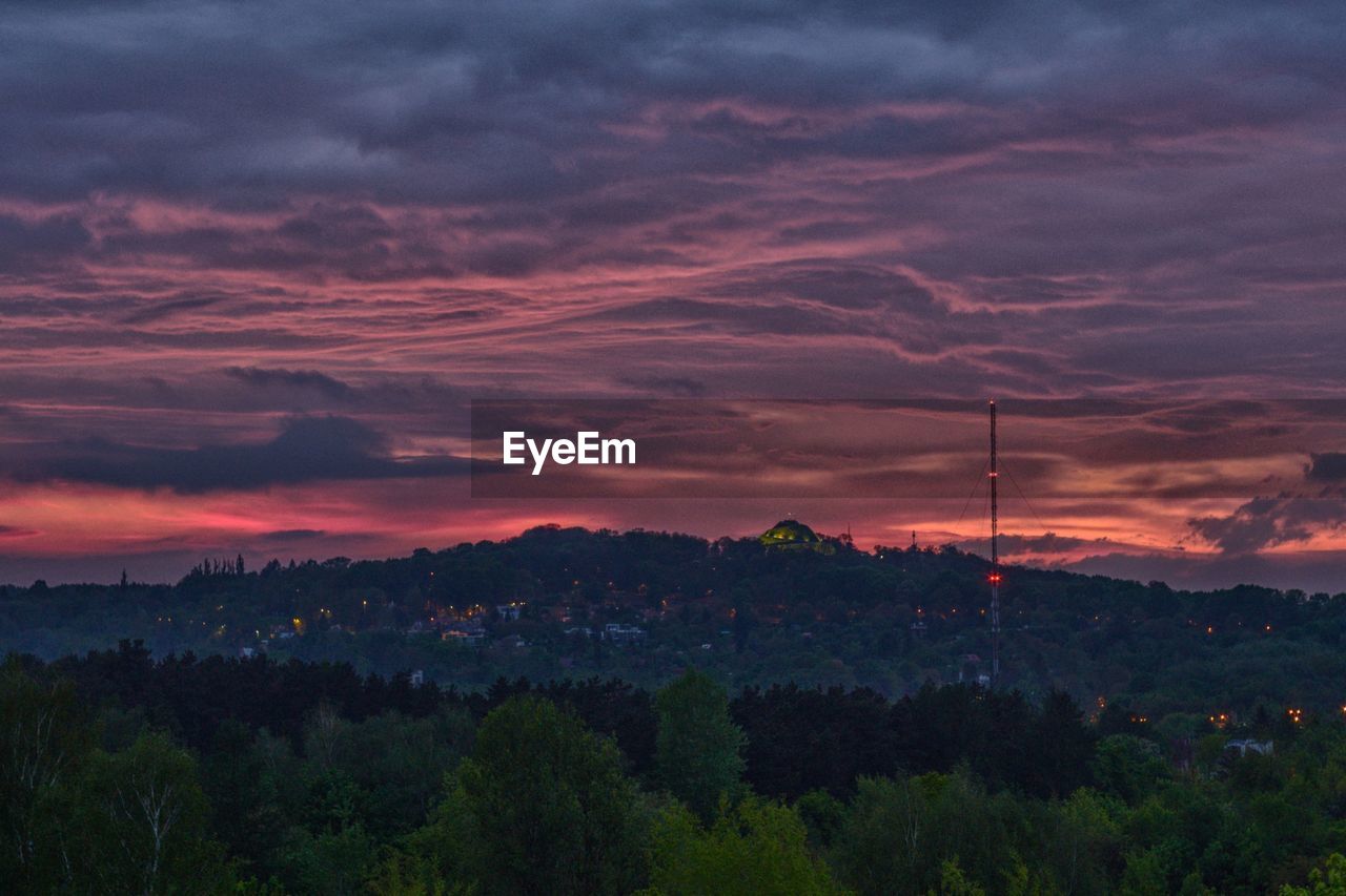 SCENIC VIEW OF DRAMATIC SKY OVER LANDSCAPE