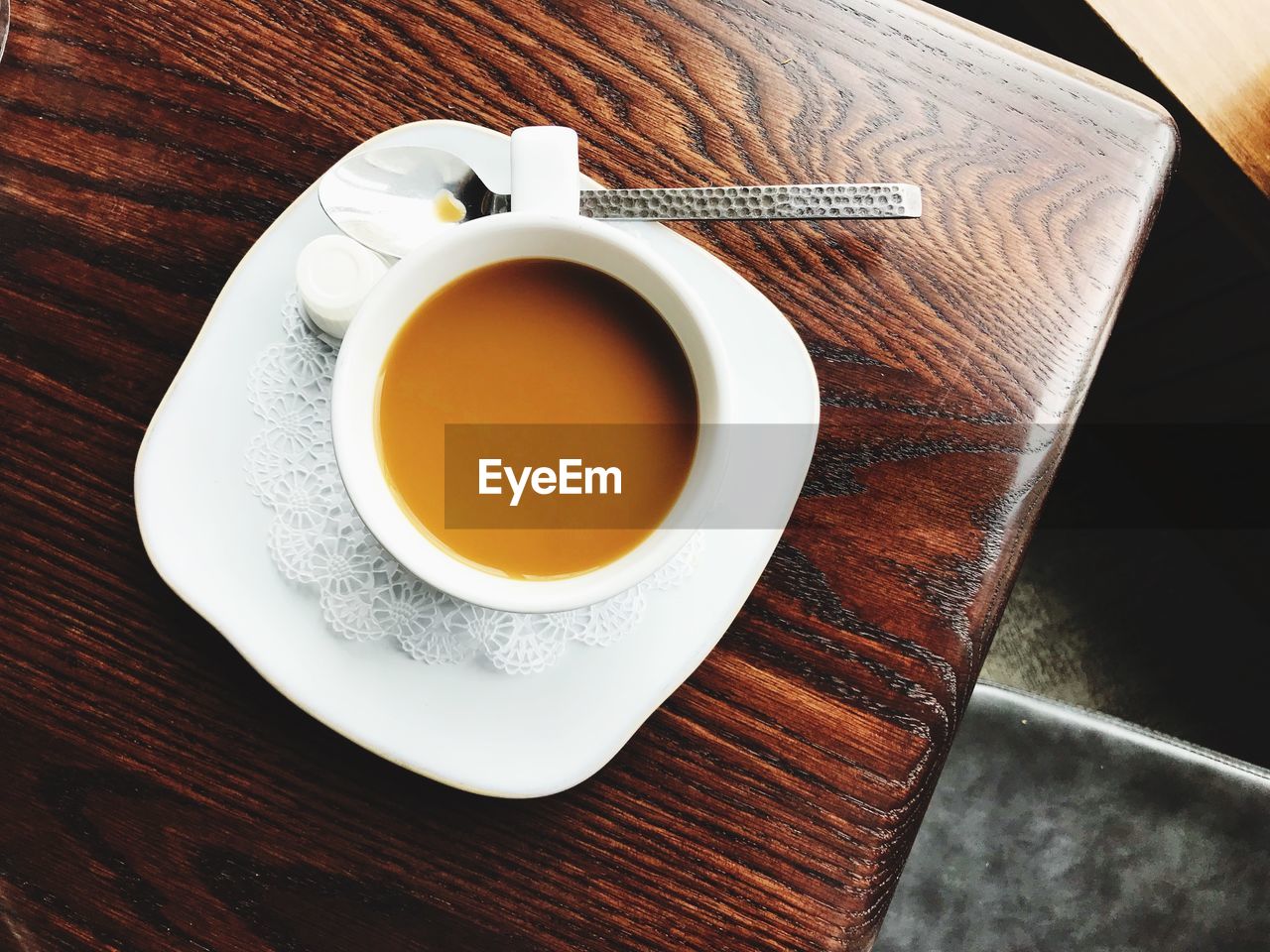 HIGH ANGLE VIEW OF COFFEE CUP AND TEA ON TABLE