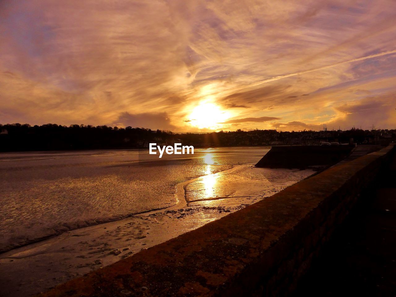 SCENIC VIEW OF SUNSET OVER CALM LAKE