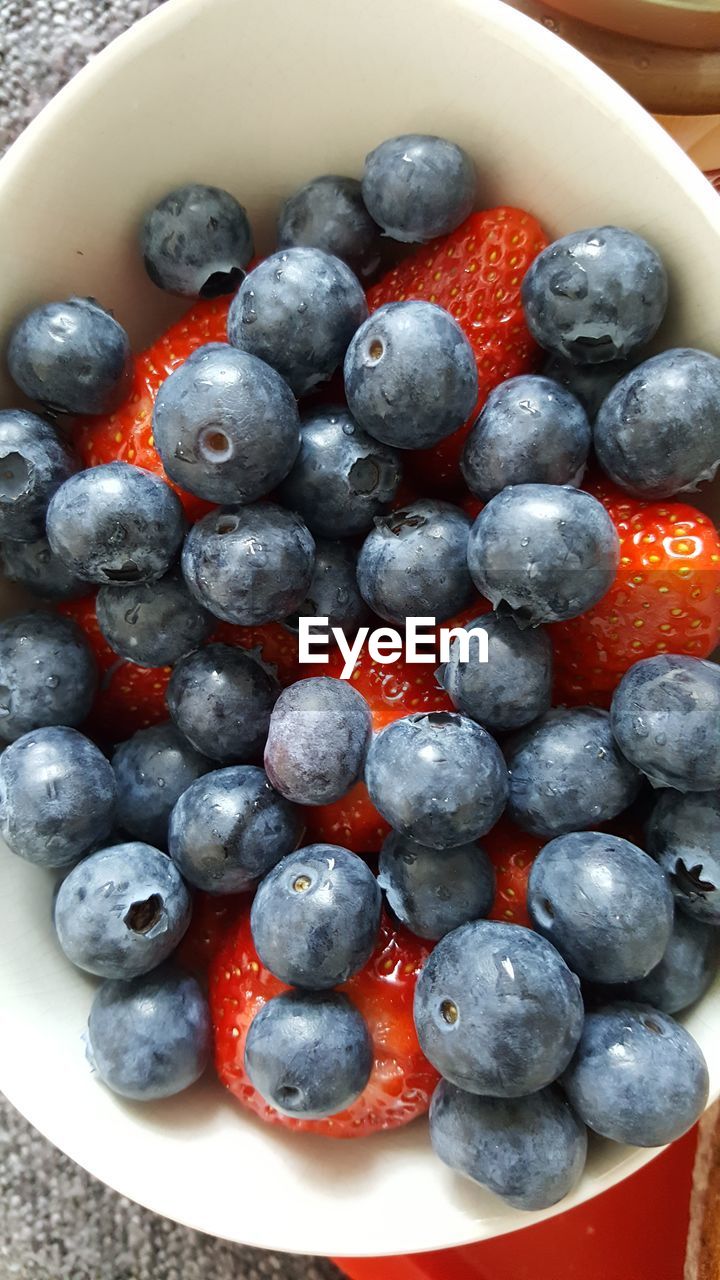 CLOSE-UP OF STRAWBERRIES