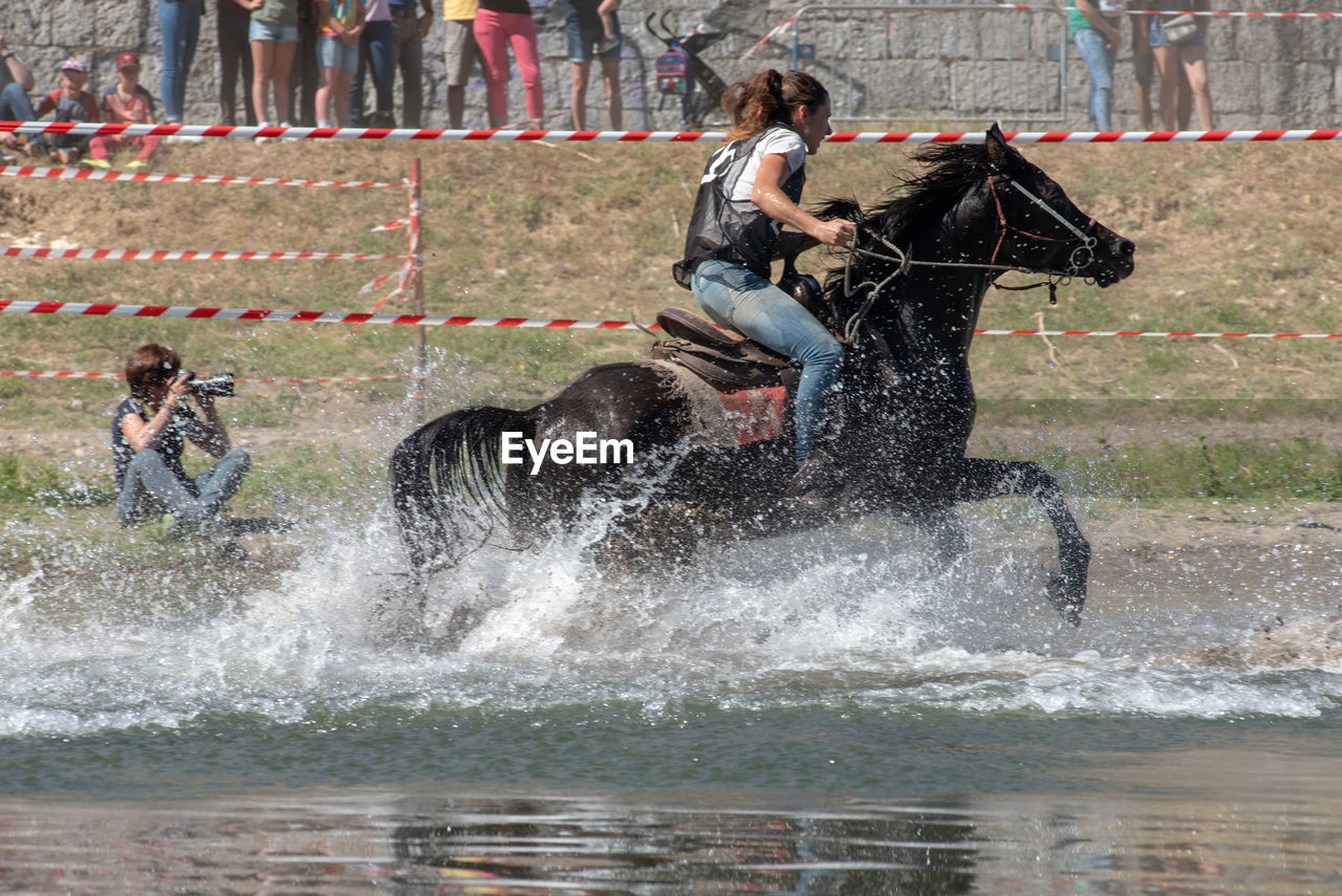 PEOPLE IN WATER SPLASHING