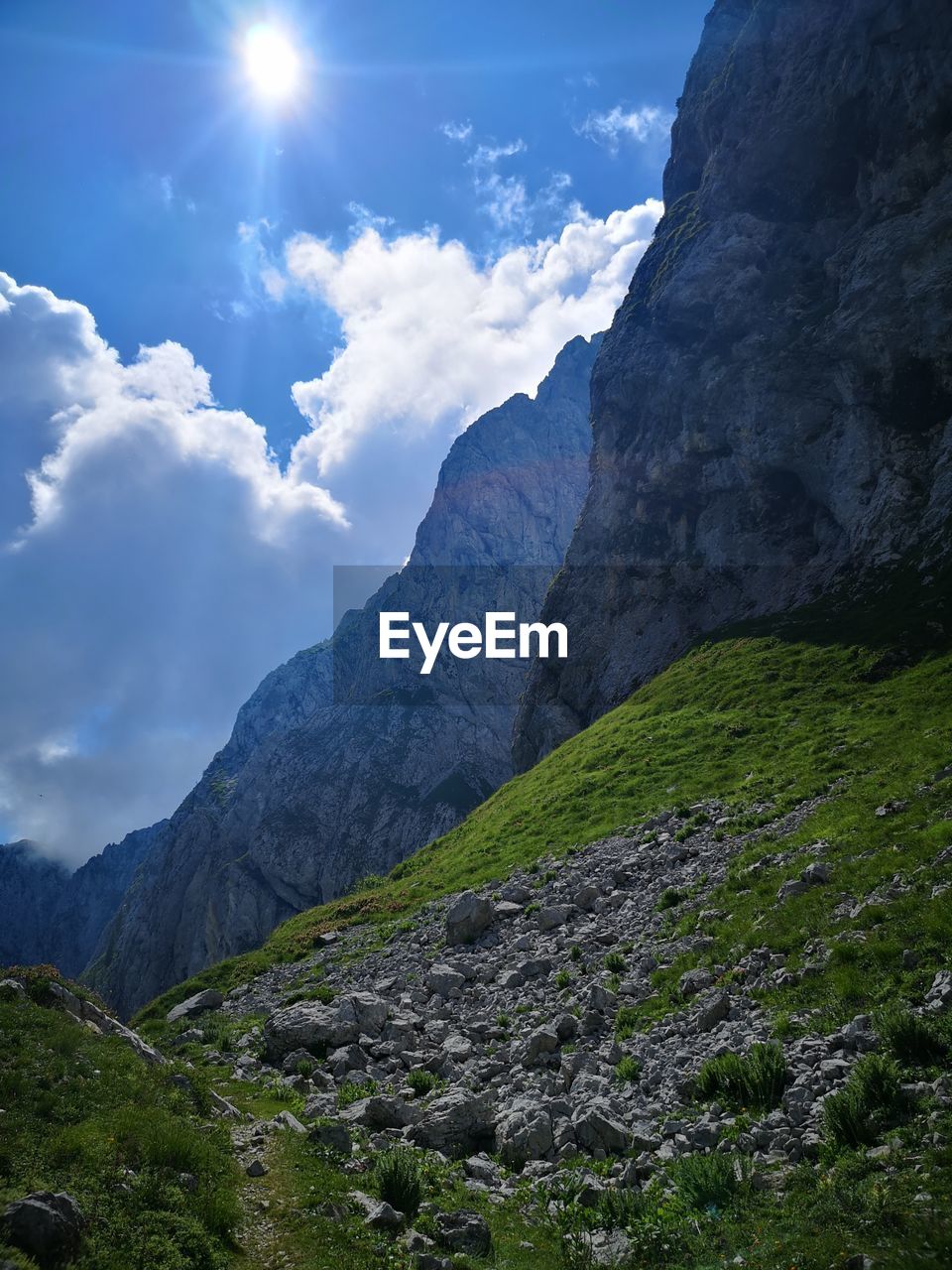 LOW ANGLE VIEW OF ROCKS AGAINST SKY