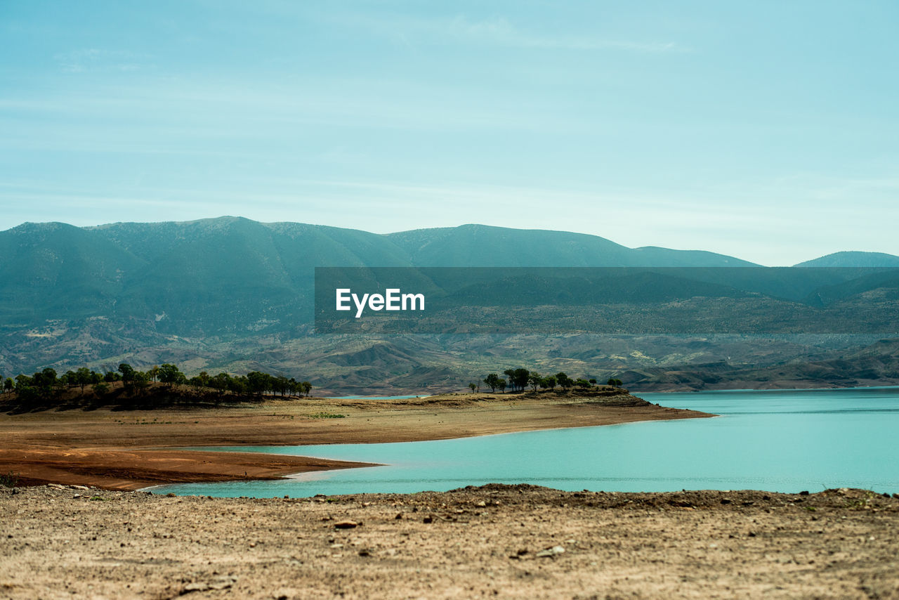 SCENIC VIEW OF LAKE AND MOUNTAIN AGAINST SKY