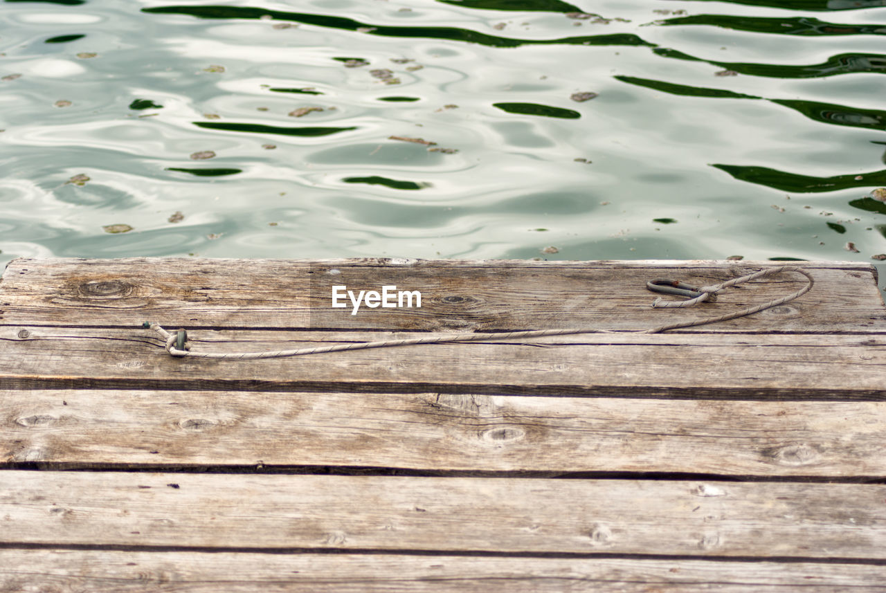 FULL FRAME SHOT OF PIER ON LAKE