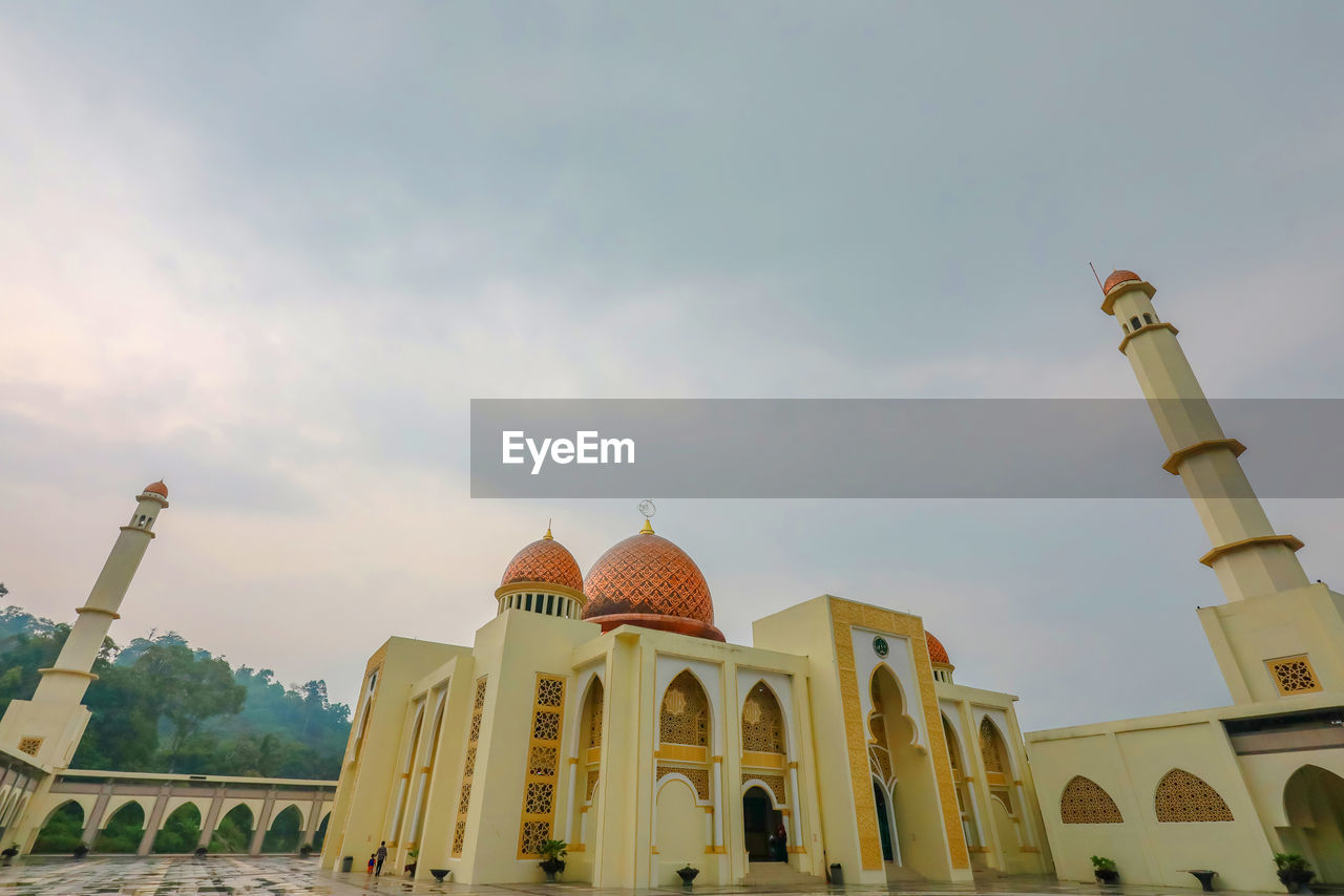 LOW ANGLE VIEW OF A BUILDING