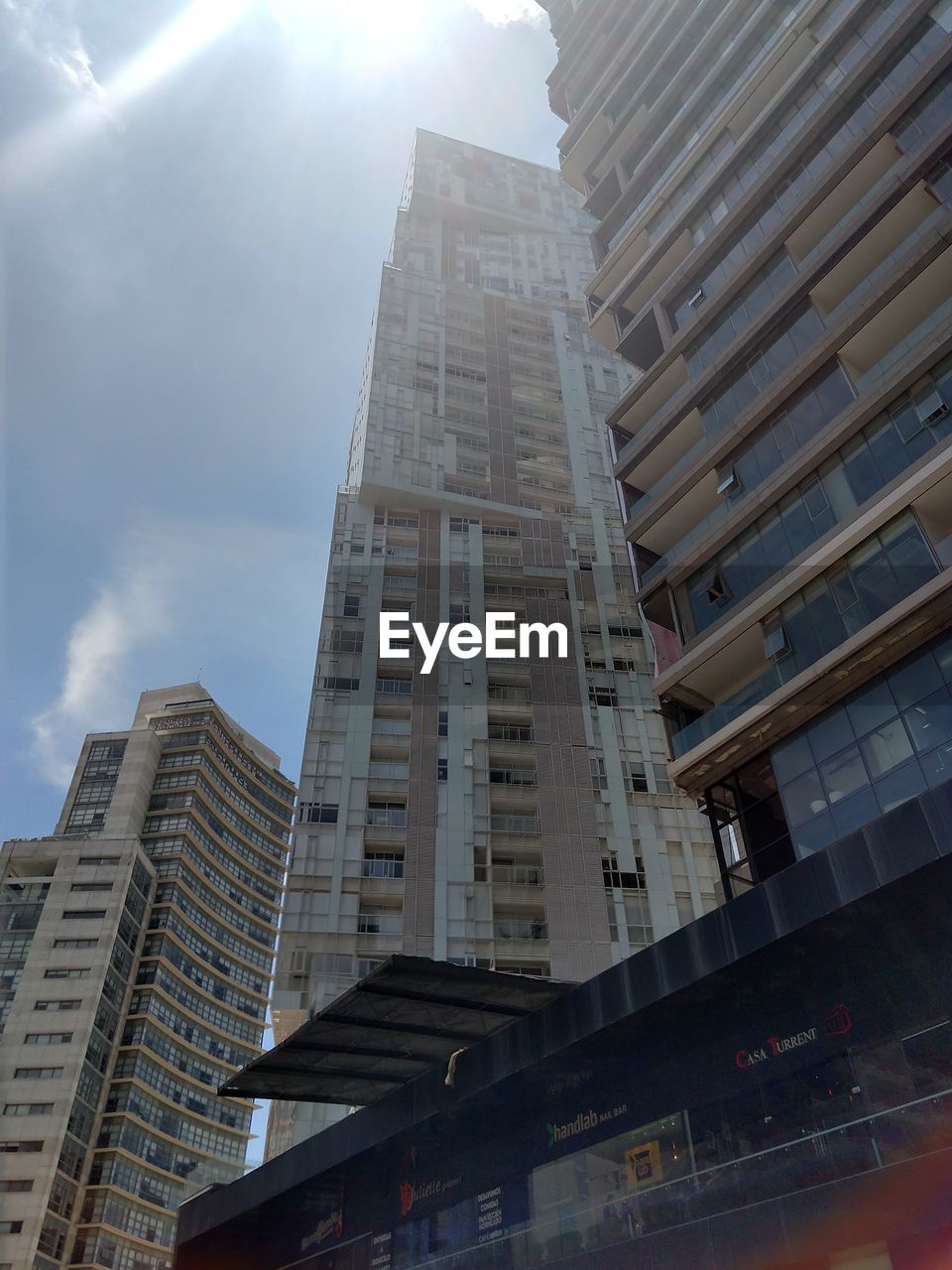 LOW ANGLE VIEW OF BUILDINGS IN CITY AGAINST SKY