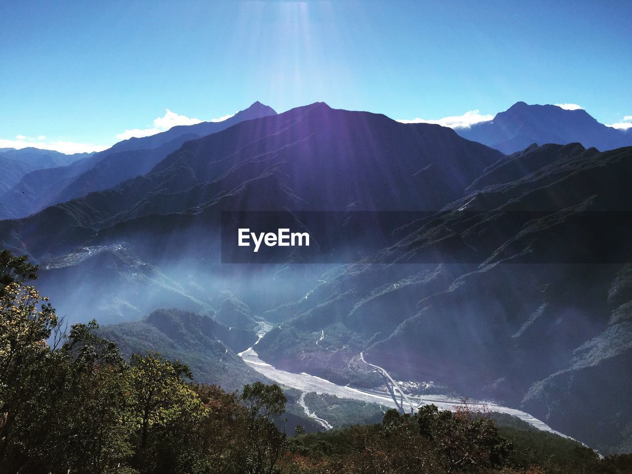 SCENIC VIEW OF MOUNTAIN RANGE AGAINST SKY