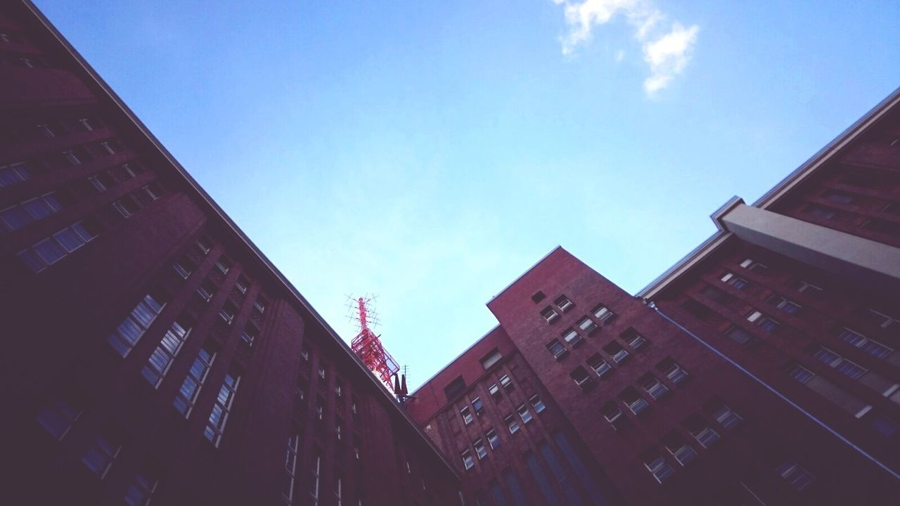 LOW ANGLE VIEW OF BUILDINGS AGAINST SKY