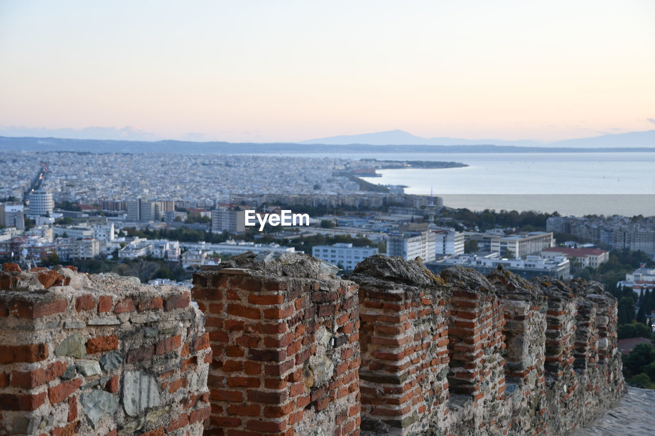 HIGH ANGLE VIEW OF BUILDINGS AGAINST SKY