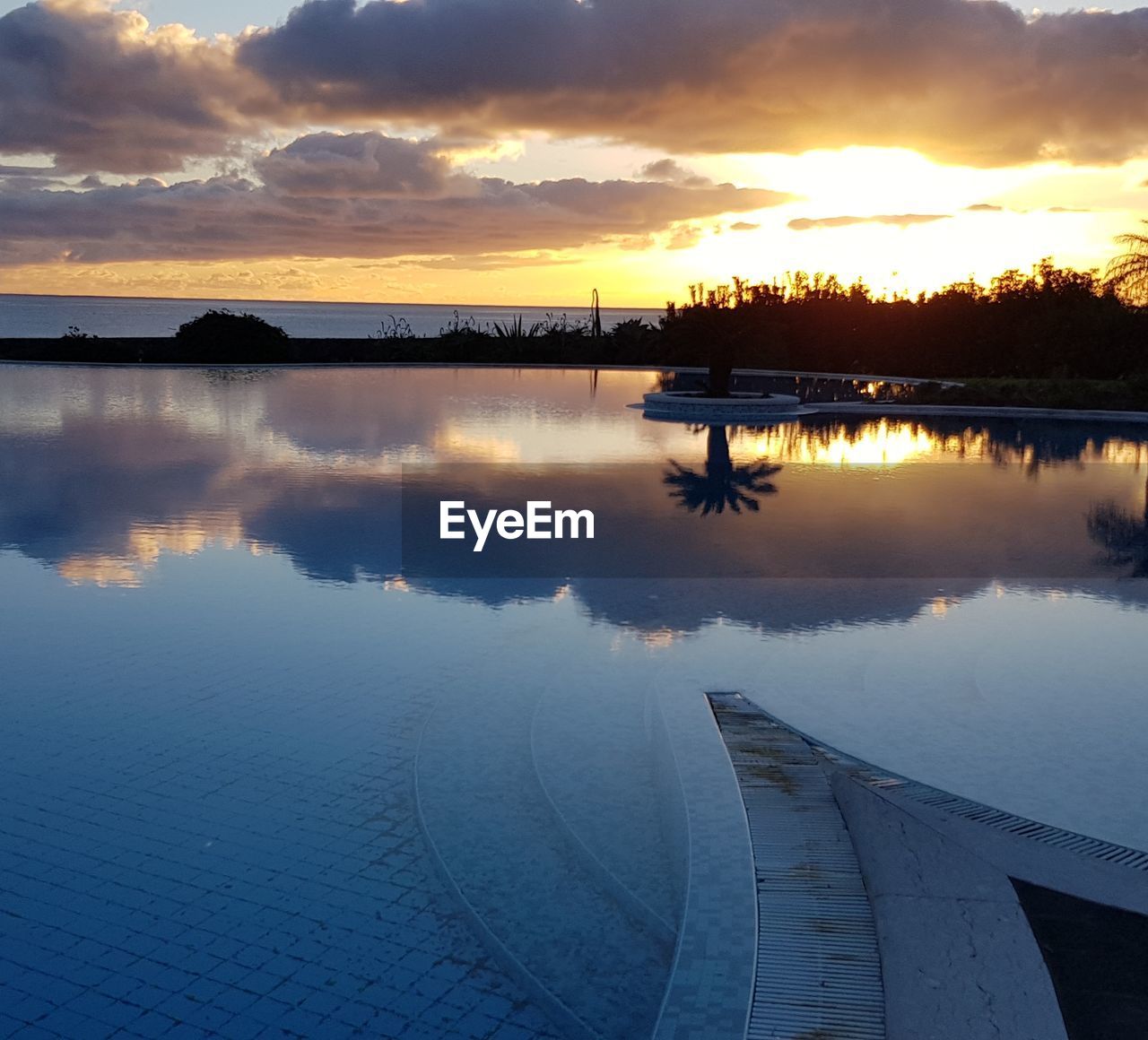 SCENIC VIEW OF SUNSET SKY OVER SILHOUETTE WATER