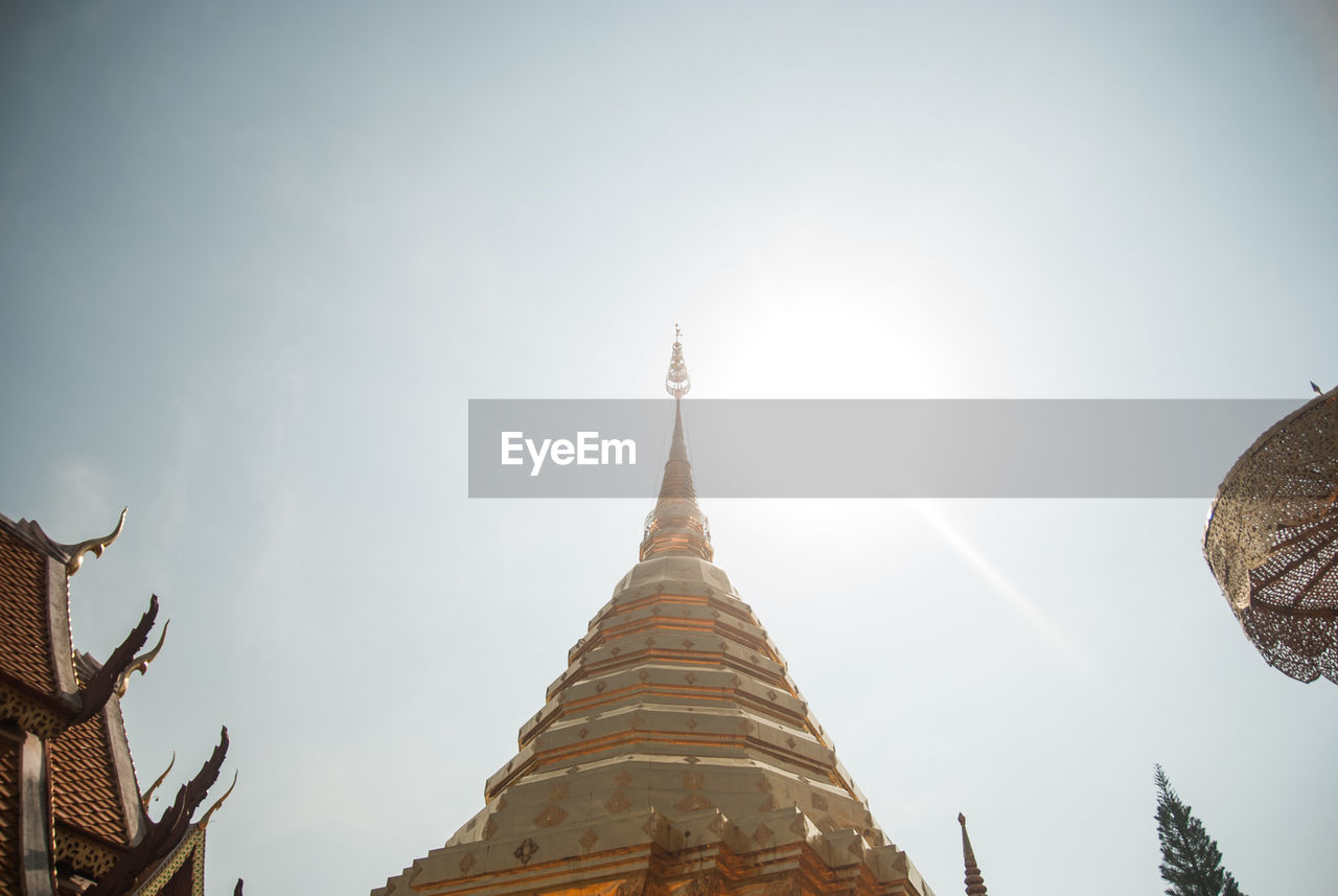 LOW ANGLE VIEW OF STATUE OF TEMPLE