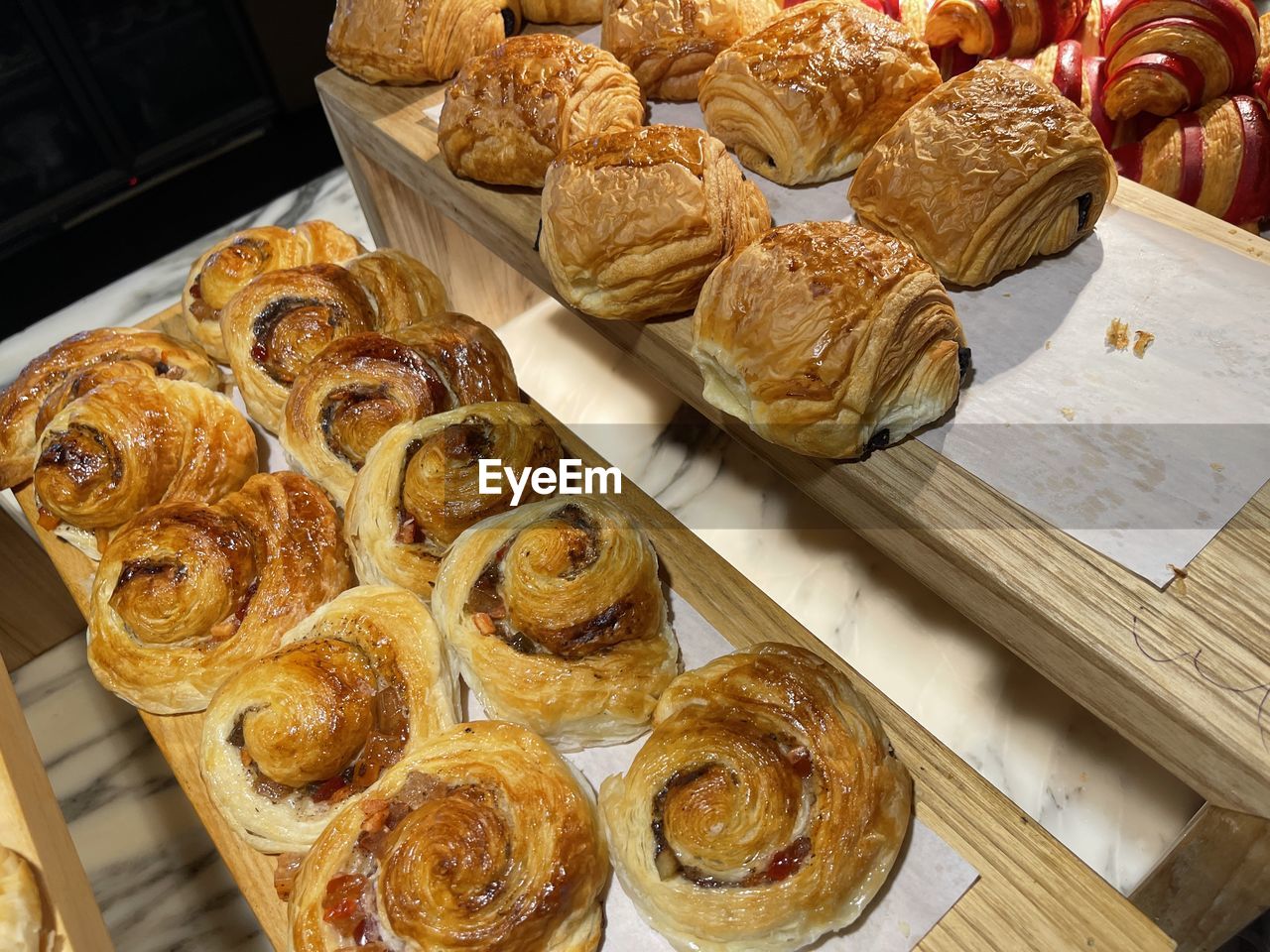 Close up group of fresh baked cinamon rolls, super delicious warm fresh buttery baked cinamon