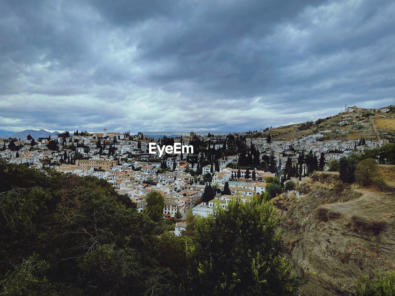 HIGH ANGLE VIEW OF BUILDINGS AGAINST SKY