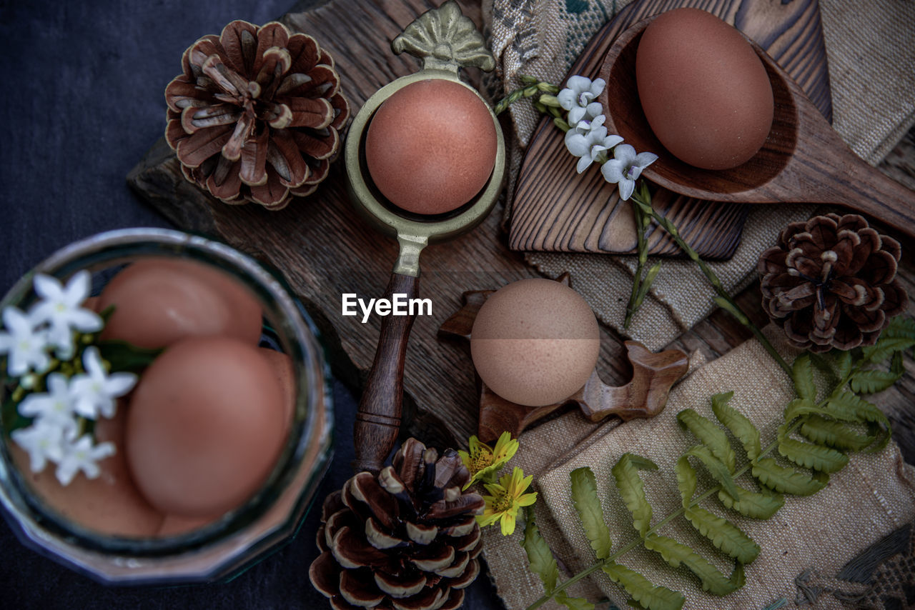 HIGH ANGLE VIEW OF VEGETABLES IN CONTAINER ON TABLE