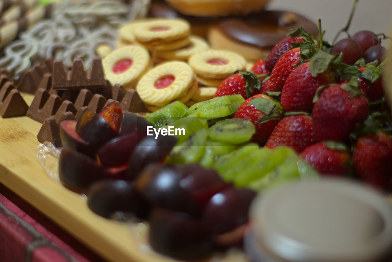 food and drink, food, fruit, healthy eating, freshness, meal, sweetness, dessert, berry, strawberry, sweet food, wellbeing, selective focus, indoors, no people, sweet, produce, breakfast, birthday cake, variation, baked, cake, brunch, abundance, large group of objects, close-up, still life