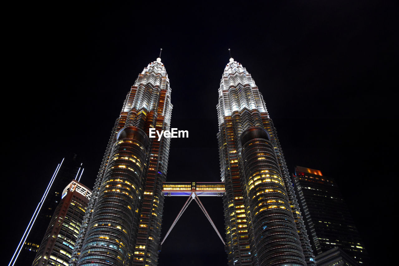 Spires of the petronas twin towers with cloudy background during a rainy day
