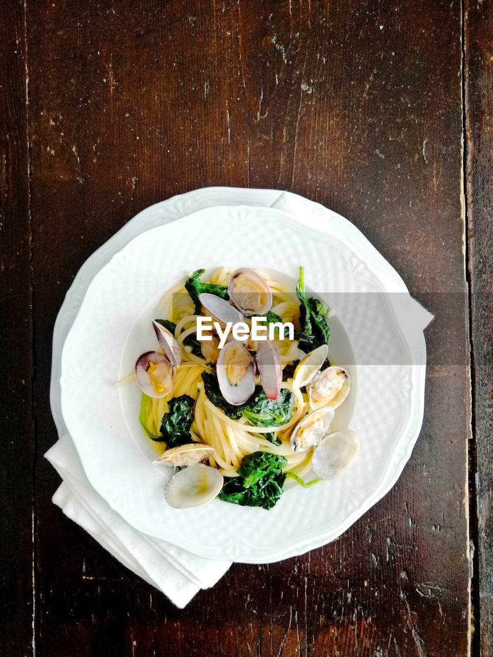 HIGH ANGLE VIEW OF FOOD SERVED ON TABLE