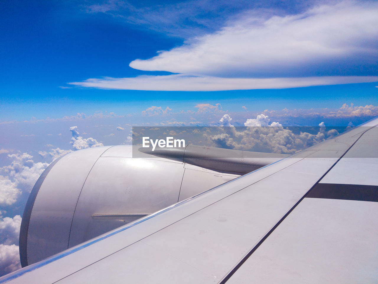 AERIAL VIEW OF AIRPLANE WING