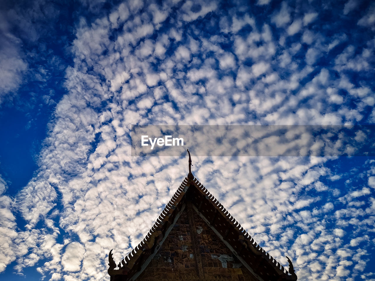 LOW ANGLE VIEW OF CATHEDRAL AGAINST SKY