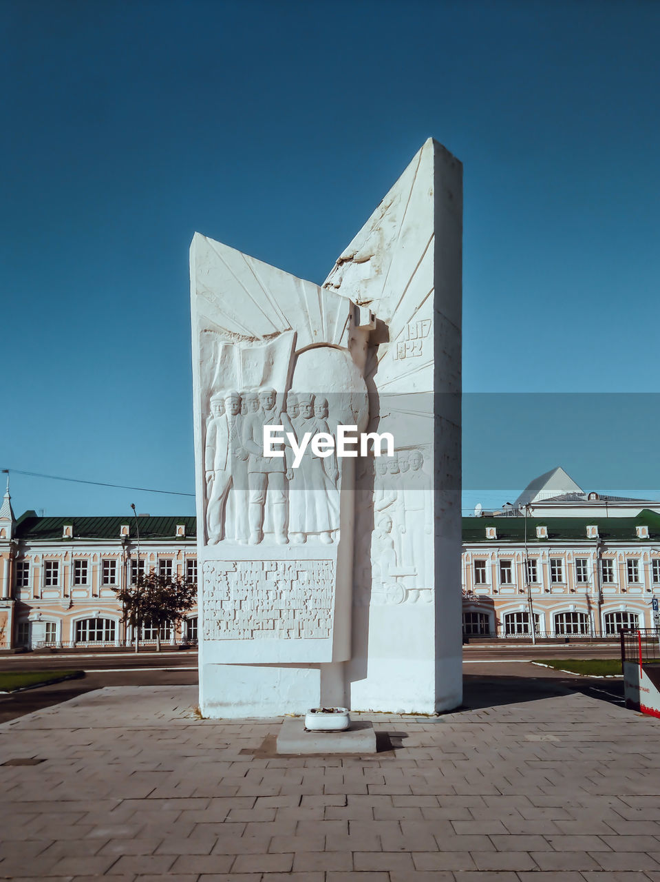 Statue of building against blue sky