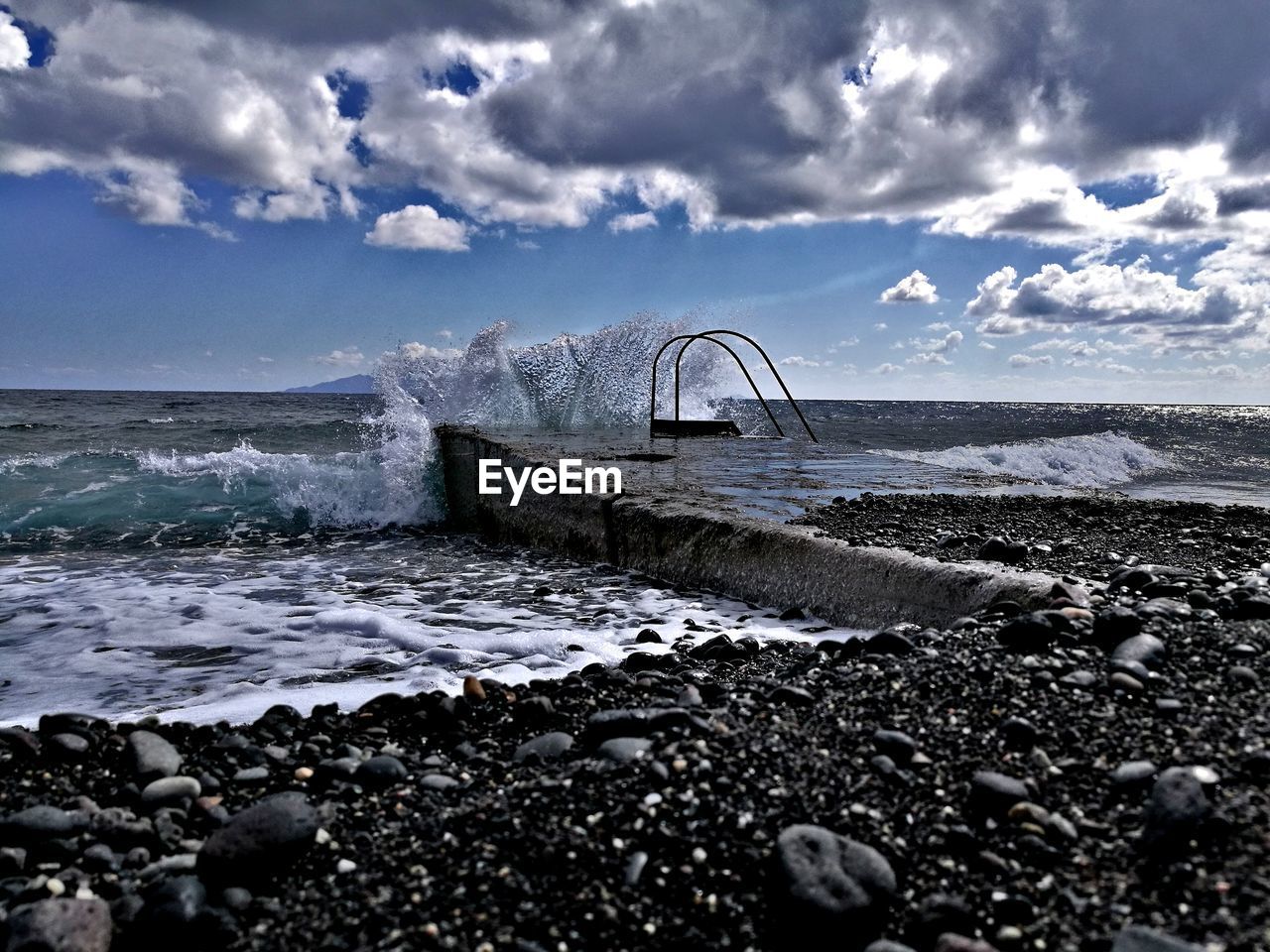 VIEW OF SEA WAVES SPLASHING AGAINST SKY