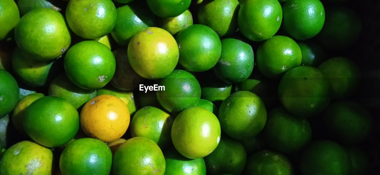 full frame shot of green peas