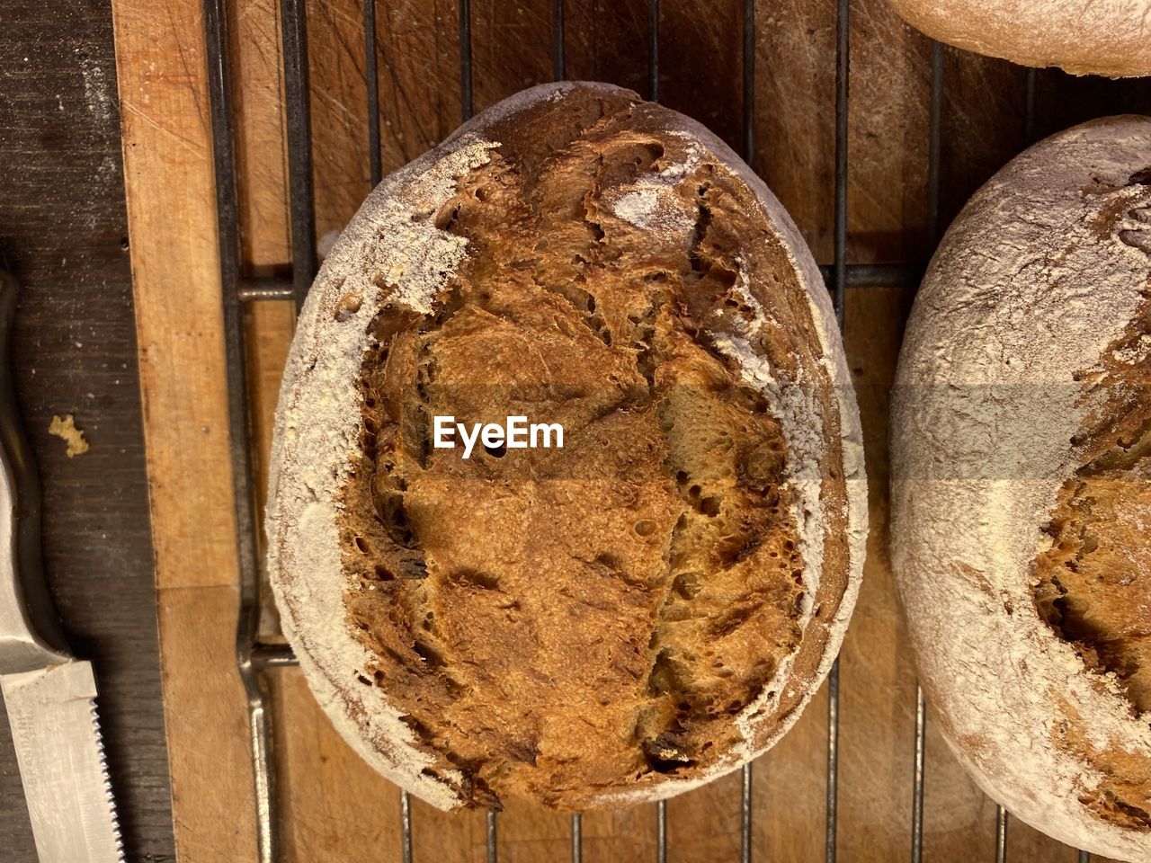 HIGH ANGLE VIEW OF BREAD ON TABLE