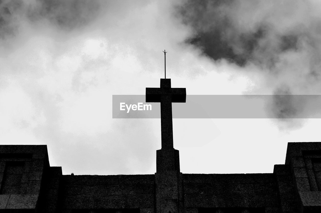 LOW ANGLE VIEW OF CROSS AGAINST SKY