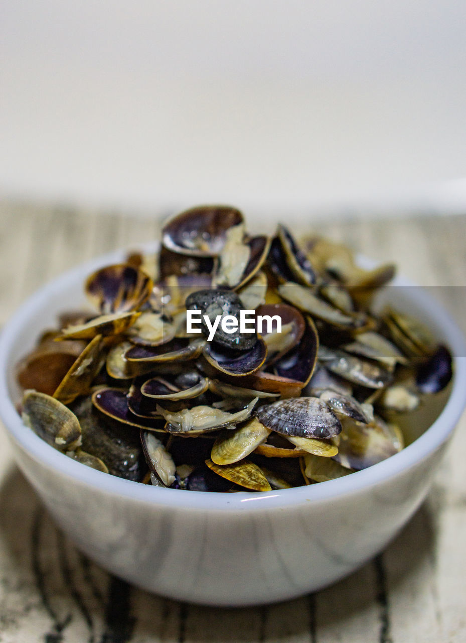 CLOSE-UP OF FOOD IN BOWL