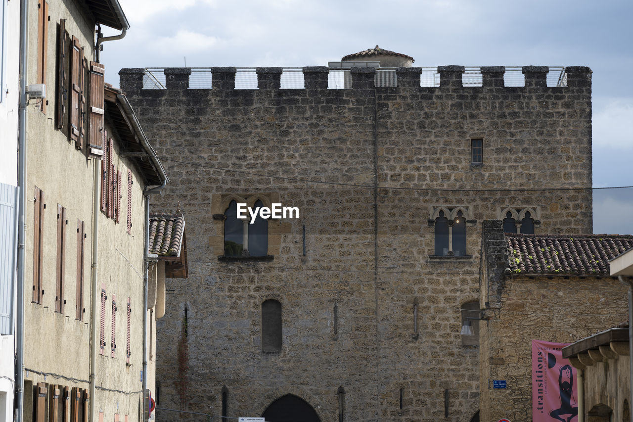 architecture, building exterior, built structure, building, history, the past, sky, city, travel destinations, castle, town, old, travel, window, tourism, medieval, cloud, nature, residential district, low angle view, no people, facade, outdoors, house, day, château, street, tower