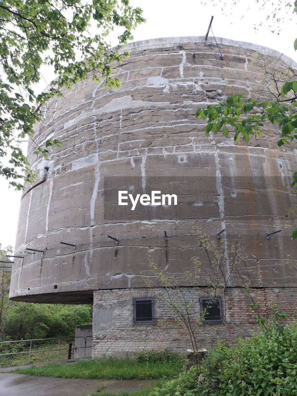 LOW ANGLE VIEW OF OLD ABANDONED BUILDING