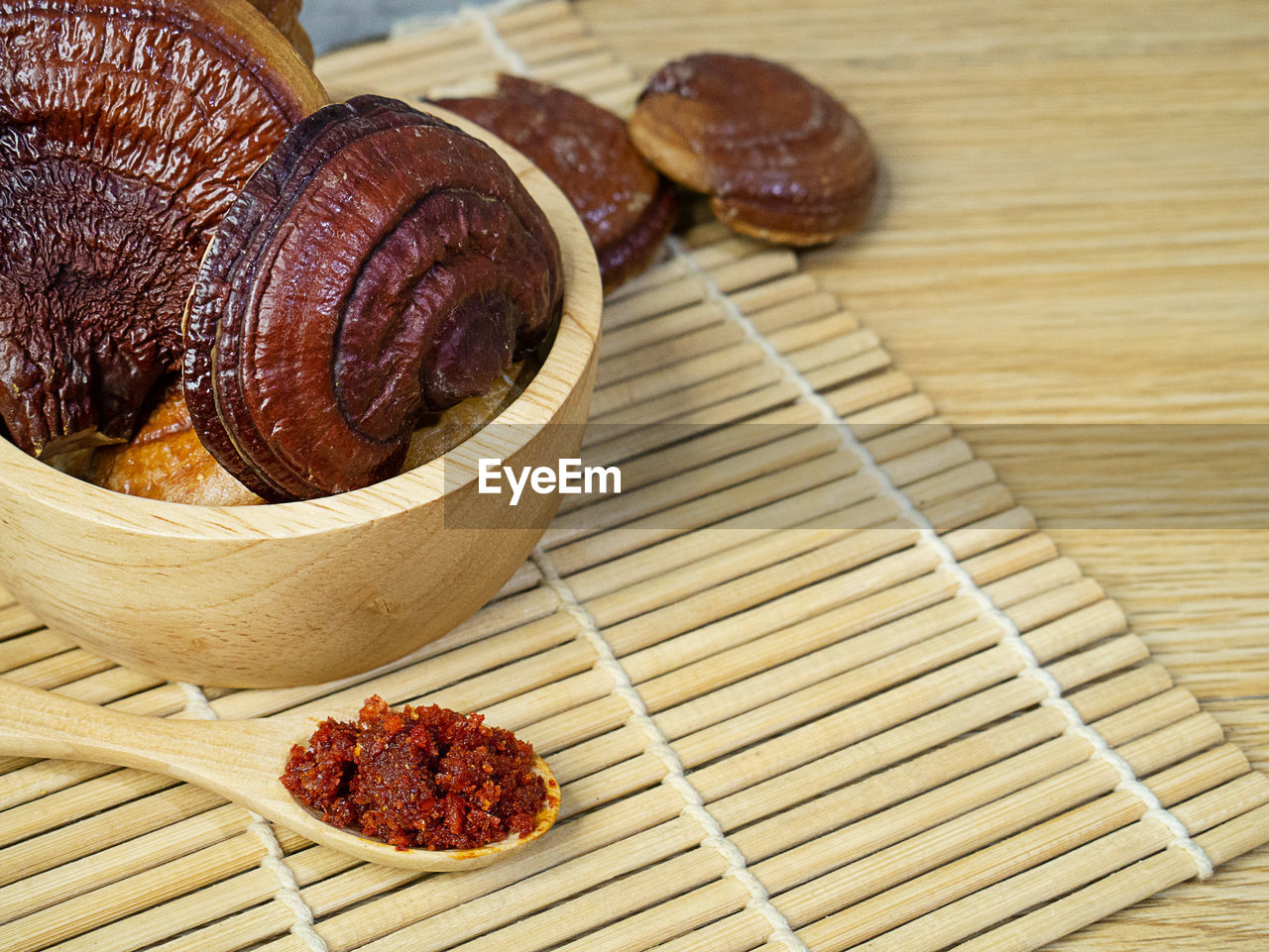 HIGH ANGLE VIEW OF BREAD ON WOODEN TABLE