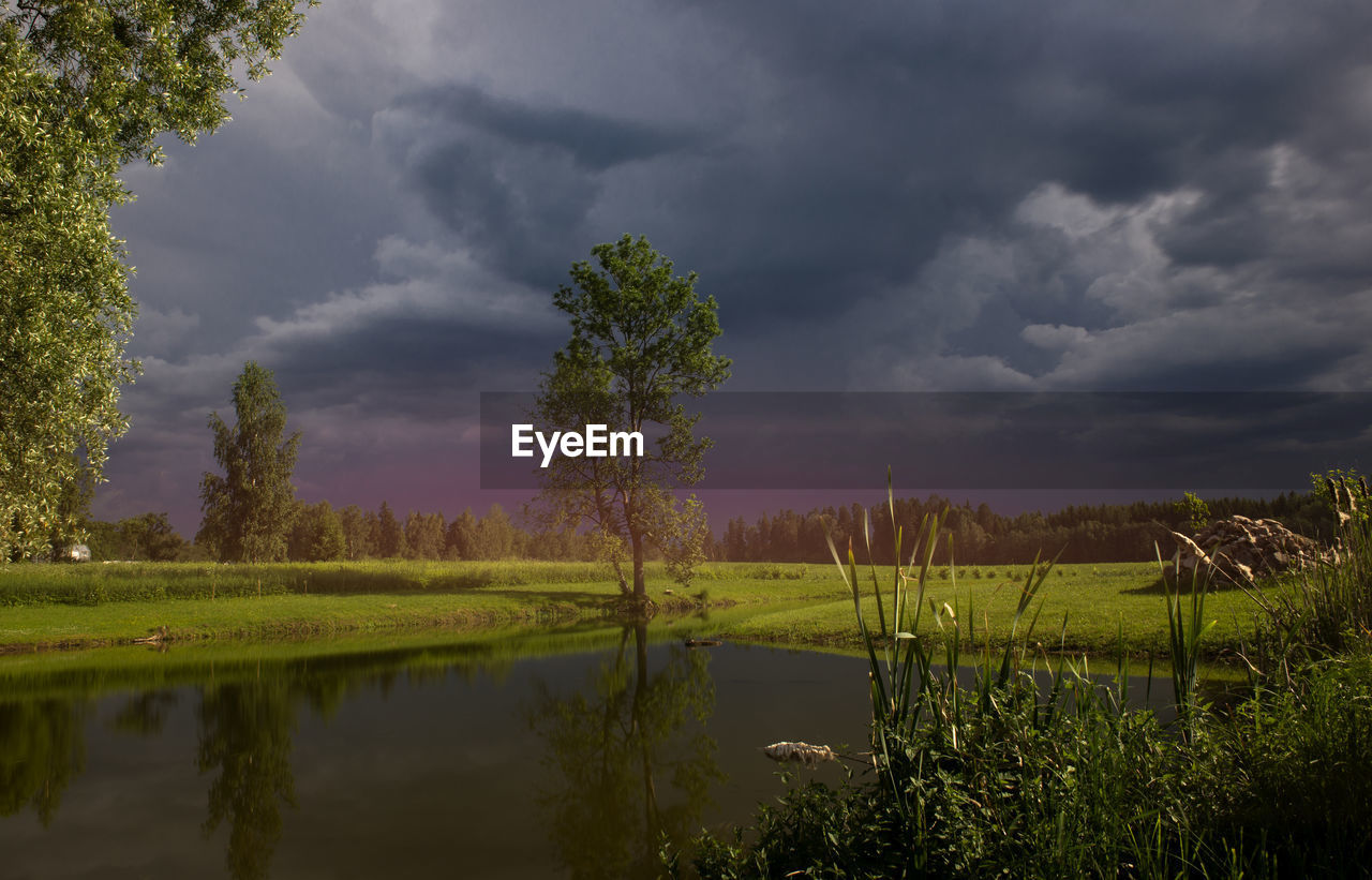 SCENIC VIEW OF LAKE AGAINST SKY DURING SUNSET