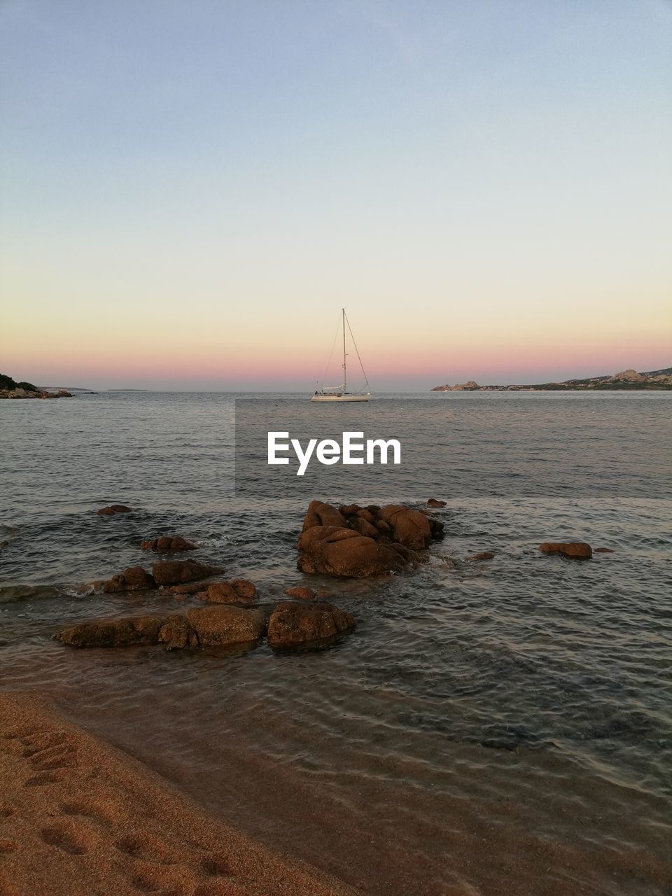 SCENIC VIEW OF SEA AT SUNSET