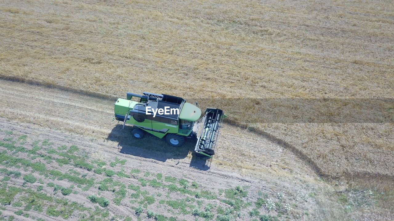 HIGH ANGLE VIEW OF MOTORCYCLE ON FIELD
