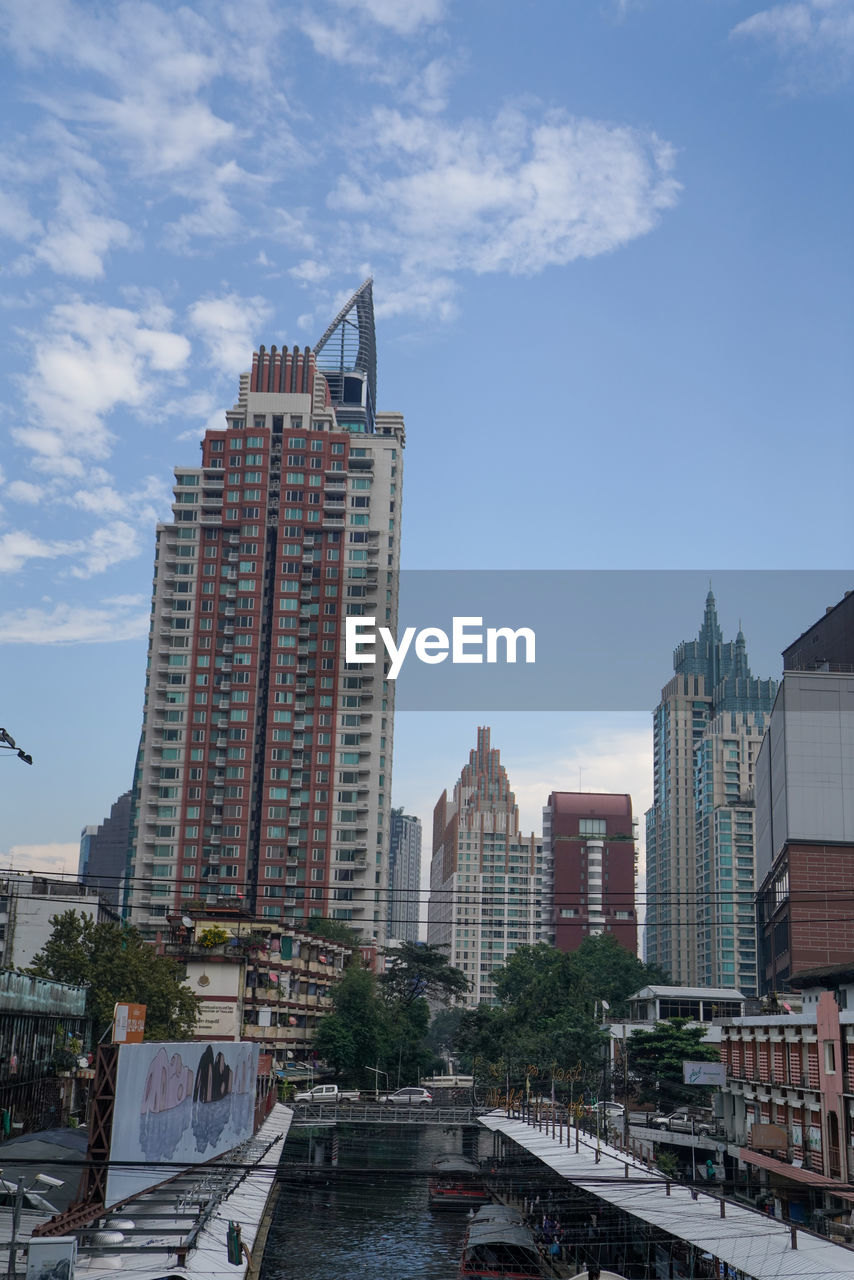 VIEW OF BUILDINGS AGAINST SKY