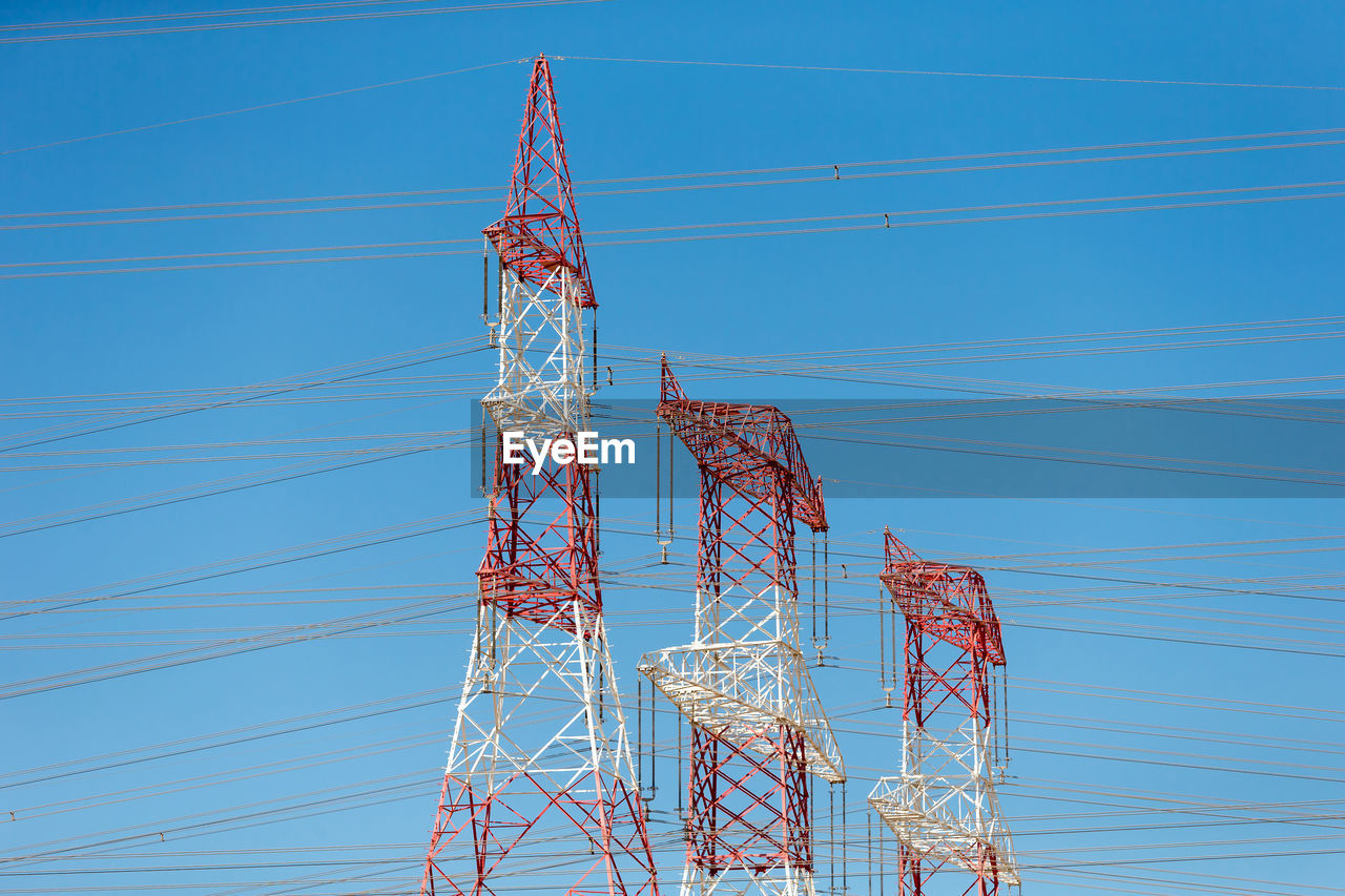 LOW ANGLE VIEW OF ELECTRICITY PYLON AGAINST CLEAR SKY