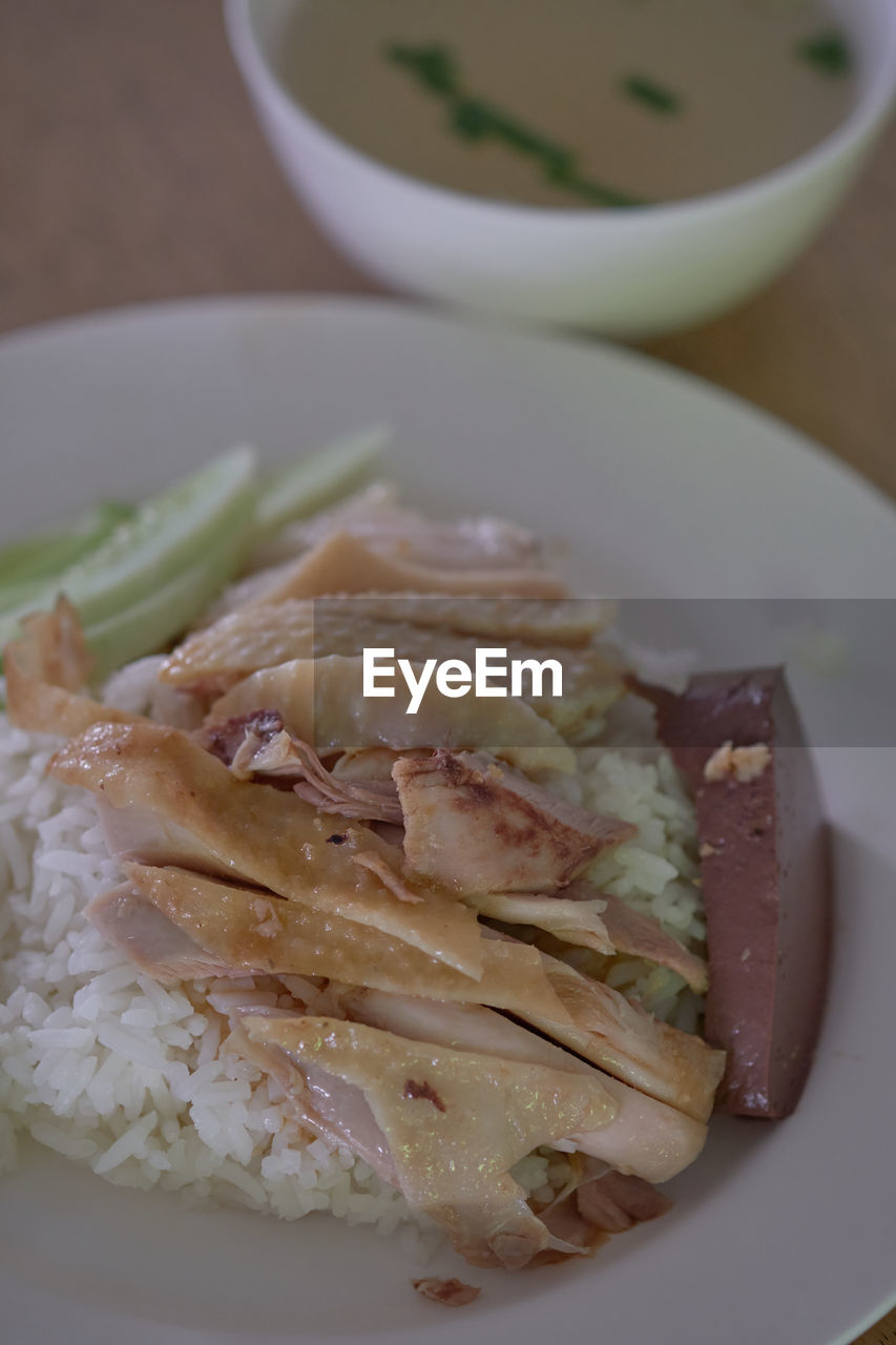 HIGH ANGLE VIEW OF FOOD SERVED IN PLATE