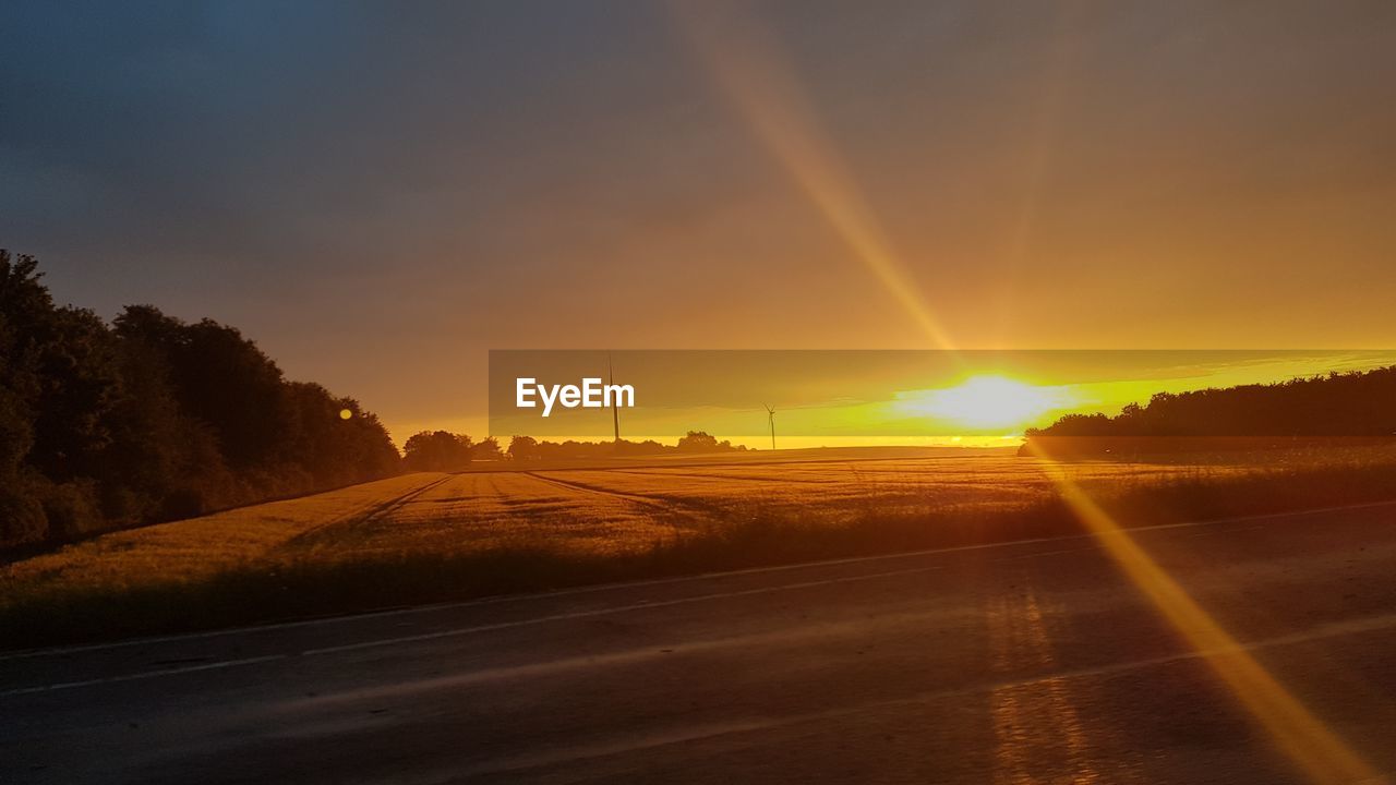 SCENIC VIEW OF ROAD DURING SUNSET