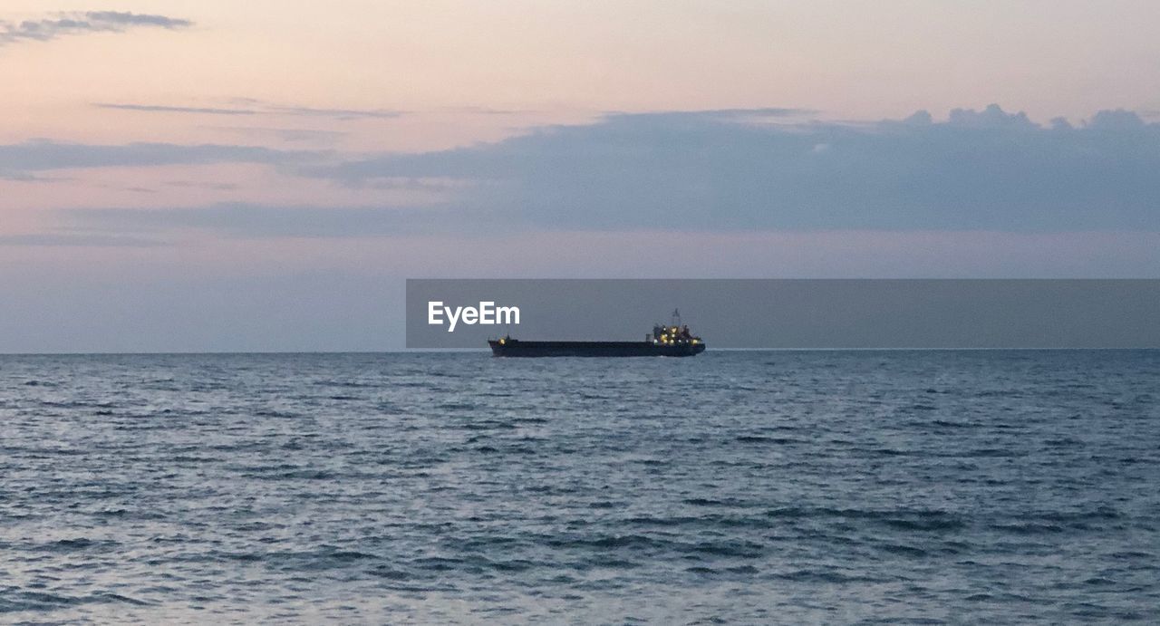 SCENIC VIEW OF SHIP SAILING ON SEA AGAINST SKY