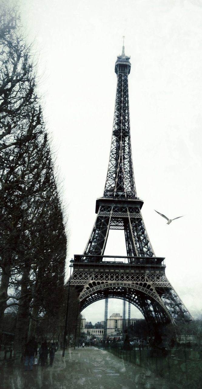 SILHOUETTE OF EIFFEL TOWER